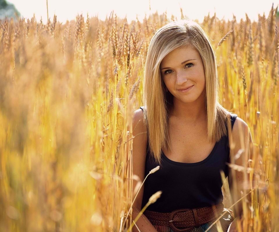 Обои трава, девушка, блондинка, поле, девушки, колосья, красивая, grass, girl, blonde, field, girls, ears, beautiful разрешение 2560x1600 Загрузить