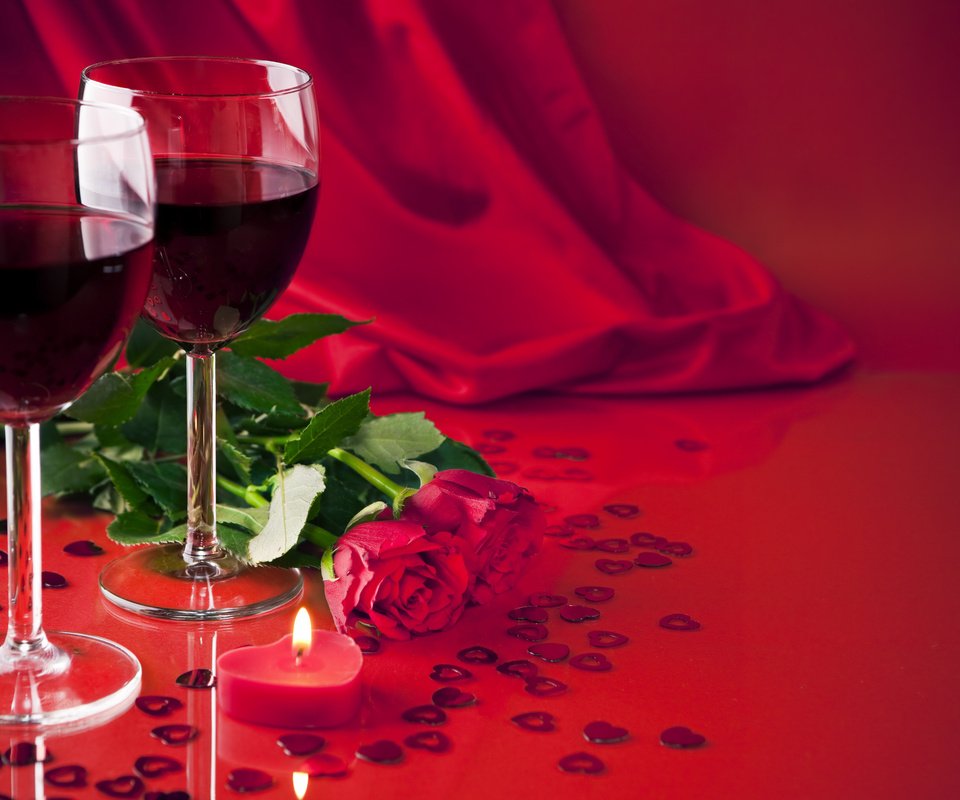 Обои цветы, свечи, розы, красные, вина, flowers, candles, roses, red, wine разрешение 2560x1600 Загрузить