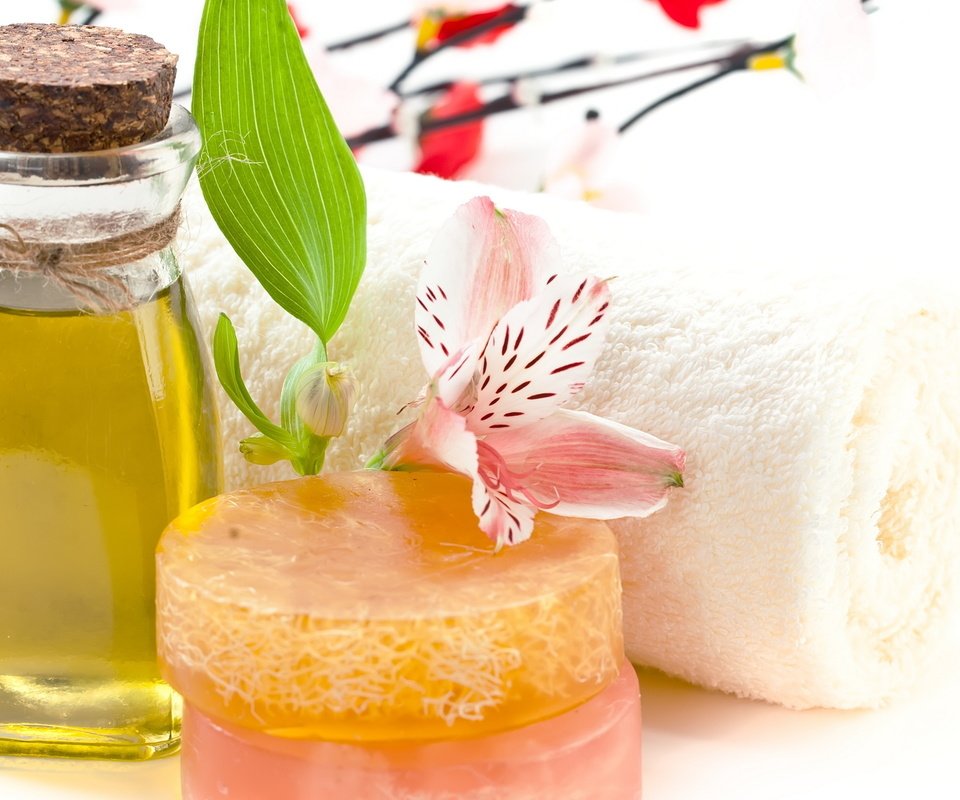 Обои цветы, спа, мыло, флакон, эфирные масла, flowers, spa, soap, bottle, essential oils разрешение 2560x1600 Загрузить