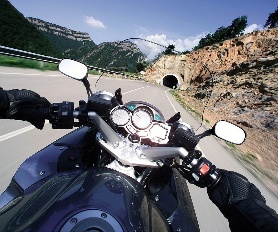 Обои гора, скорость, байк, мото, руль, тоннель., mountain, speed, bike, moto, the wheel, tunnel. разрешение 1920x1200 Загрузить
