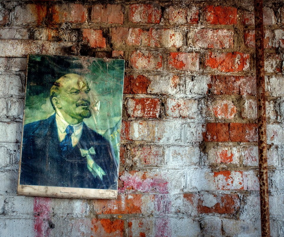 Обои фон, стена, кирпич, ленин, background, wall, brick, lenin разрешение 1920x1322 Загрузить