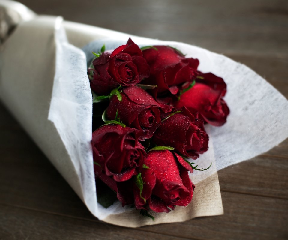 Обои цветы, розы, красные, букет, flowers, roses, red, bouquet разрешение 2048x1365 Загрузить