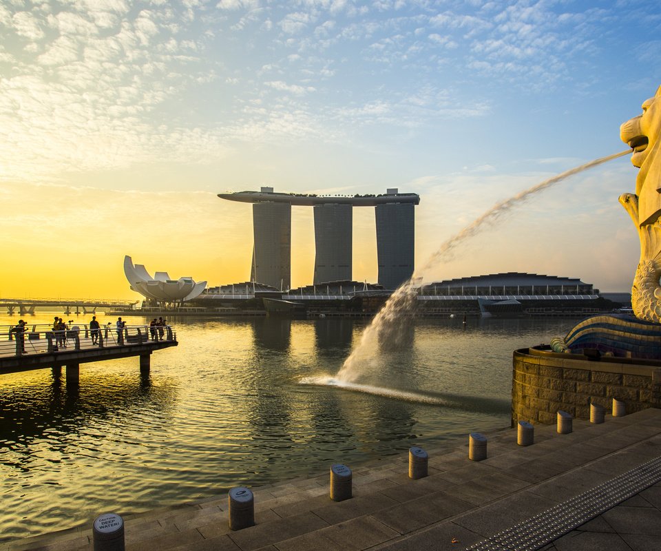 Обои восход, город, фонтан, сингапур, парк мерлион, sunrise, the city, fountain, singapore, merlion park разрешение 2880x1800 Загрузить