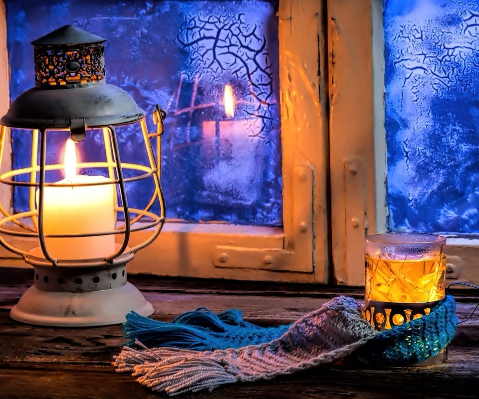 Обои свет, ночь, зима, мороз, фонарь, окно, чашка, light, night, winter, frost, lantern, window, cup разрешение 1920x1080 Загрузить