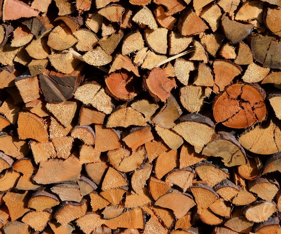 Обои текстура, макро, фон, дрова, firewoods, лесоматериал, поленница, texture, macro, background, wood, timber разрешение 2048x1356 Загрузить