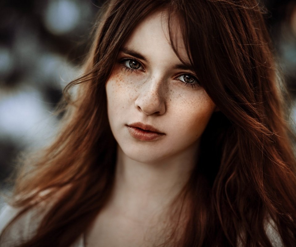 Обои девушка, фото, волосы, лицо, шатенка, girl, photo, hair, face, brown hair разрешение 2880x1920 Загрузить