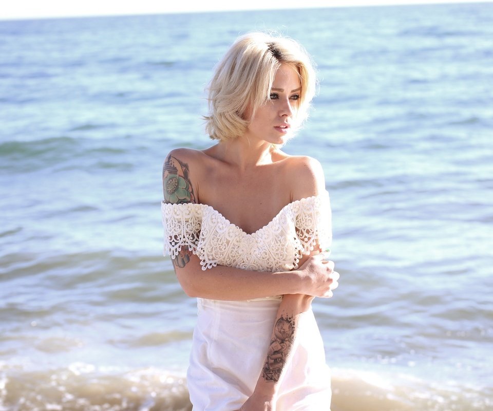 Обои девушка, платье, блондинка, татуировки, тату, alysha nett, girl, dress, blonde, tattoo разрешение 2048x1302 Загрузить