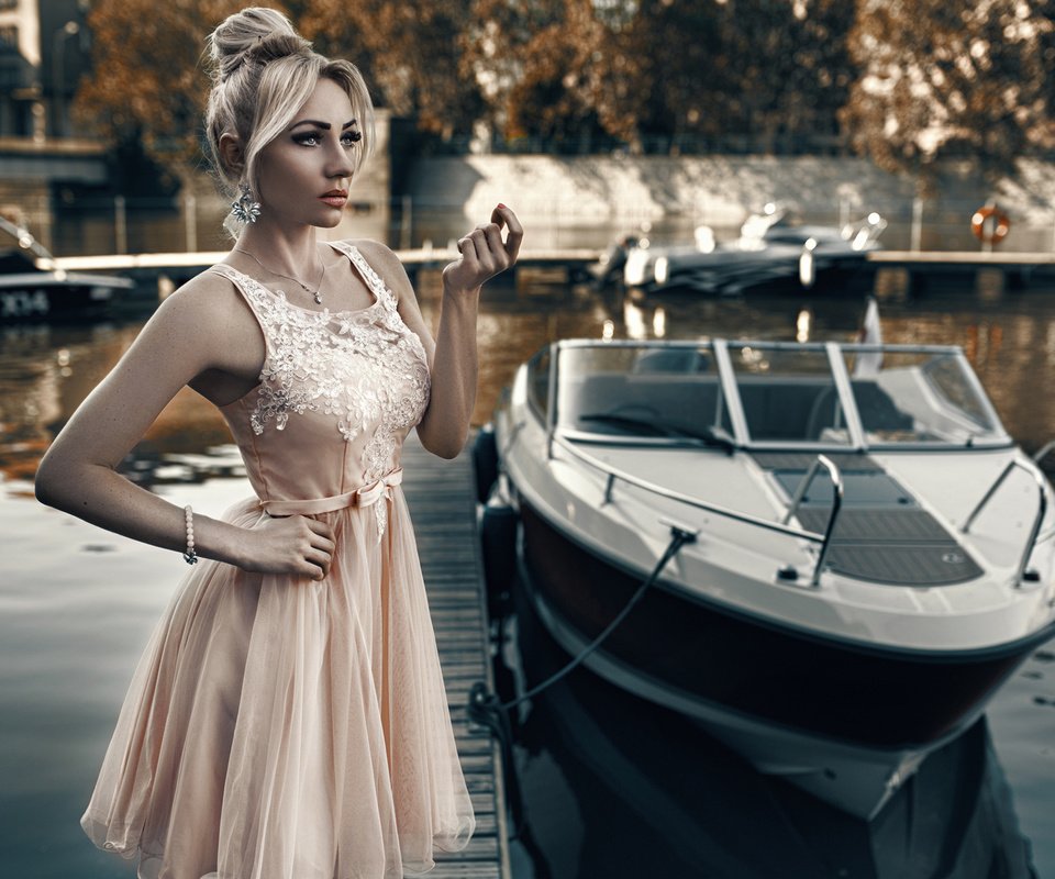 Обои стиль, девушка, платье, модель, катер, style, girl, dress, model, boat разрешение 2048x1152 Загрузить