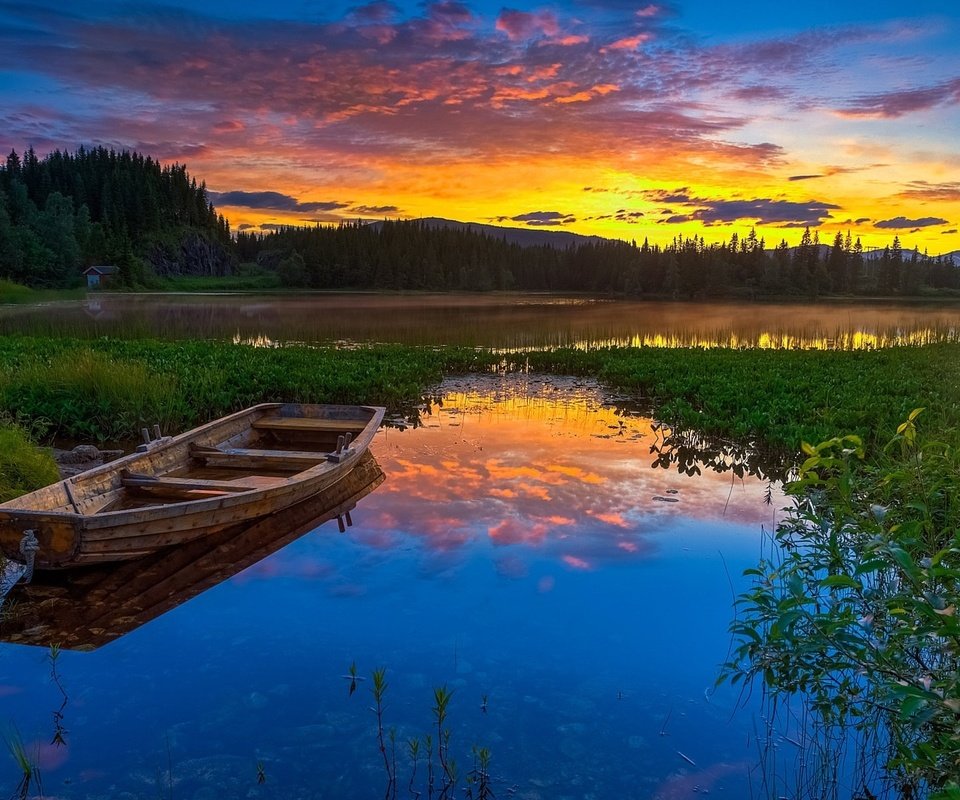 Обои озеро, природа, закат, отражение, лодка, lake, nature, sunset, reflection, boat разрешение 1920x1200 Загрузить