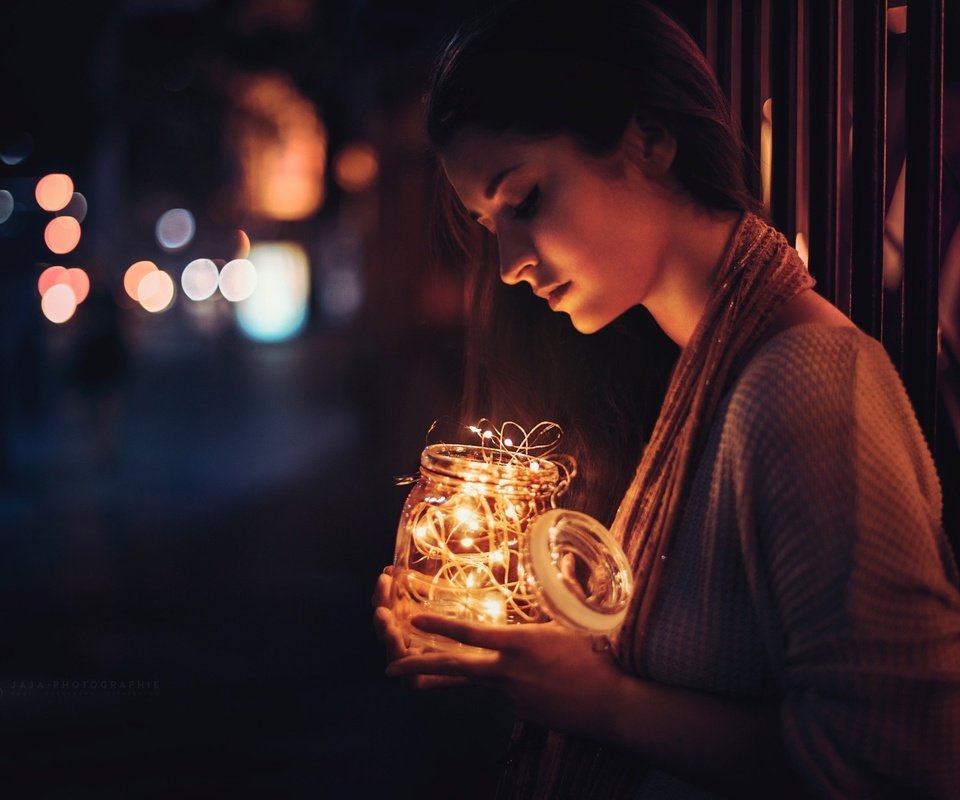 Обои свет, ночь, огни, девушка, гирлянда, банка, боке, light, night, lights, girl, garland, bank, bokeh разрешение 2048x1367 Загрузить