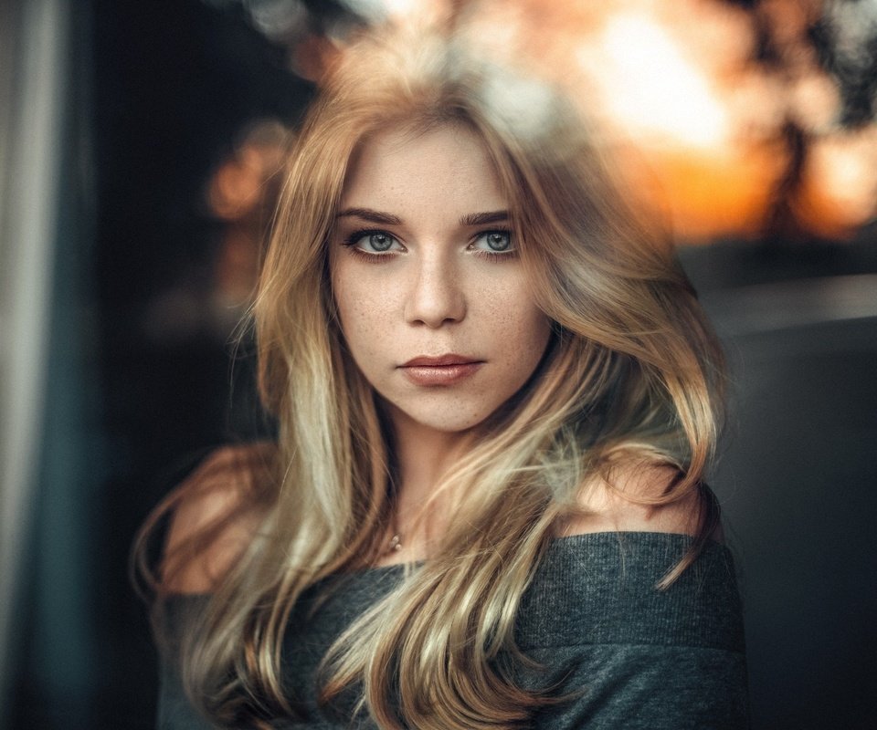 Обои девушка, блондинка, портрет, модель, лицо, стекло, стакан, girl, blonde, portrait, model, face, glass разрешение 1920x1280 Загрузить