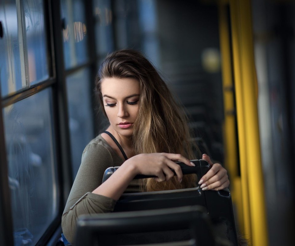 Обои девушка, взгляд, волосы, окно, губки, люси, girl, look, hair, window, sponge, lucy разрешение 2000x1333 Загрузить