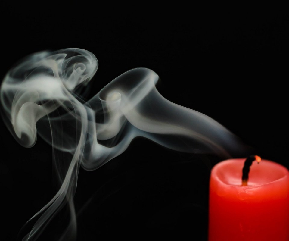 Обои макро, дым, черный фон, свечка, свеча, macro, smoke, black background, candle разрешение 2048x1481 Загрузить