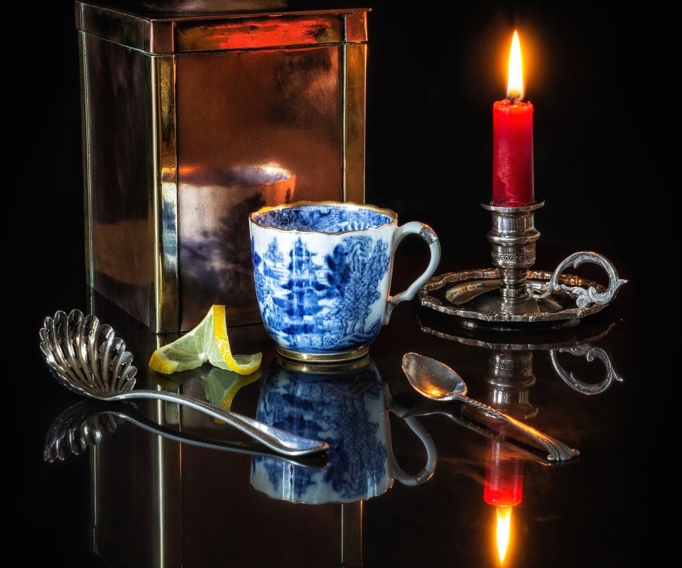 Обои пламя, зеркало, лимон, чашка, чай, свеча, натюрморт, ложки, flame, mirror, lemon, cup, tea, candle, still life, spoon разрешение 3500x3198 Загрузить