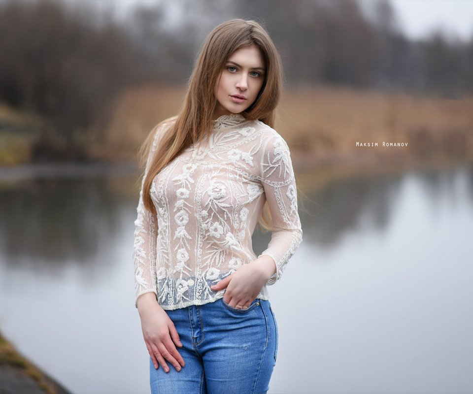 Обои девушка, взгляд, модель, джинсы, волосы, фигура, позирует, girl, look, model, jeans, hair, figure, posing разрешение 2560x1600 Загрузить