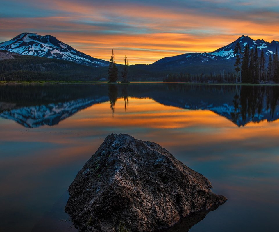 Обои деревья, вода, озеро, горы, закат, отражение, trees, water, lake, mountains, sunset, reflection разрешение 2048x1365 Загрузить