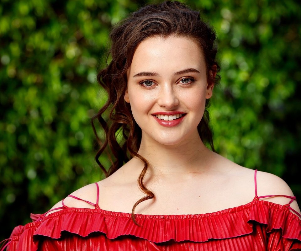 Обои солнце, katherine langford, кэтрин лангфорд, зелень, платье, улыбка, портрет, актриса, макияж, в красном, the sun, catherine langford, greens, dress, smile, portrait, actress, makeup, in red разрешение 1920x1200 Загрузить