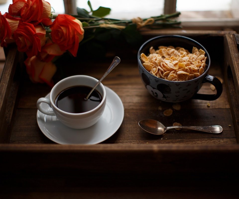 Обои розы, кофе, чашка, завтрак, поднос, кукурузные хлопья, roses, coffee, cup, breakfast, tray, corn flakes разрешение 2048x1365 Загрузить