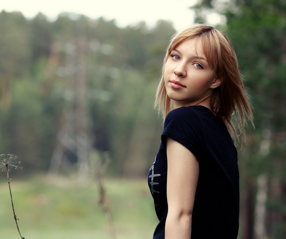 Обои лес, девушка, взгляд, волосы, лицо, футболка, настя, forest, girl, look, hair, face, t-shirt, nastya разрешение 1920x1200 Загрузить