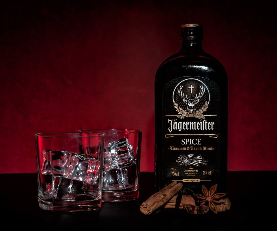 Обои корица, стол, стаканы, бутылка, алкоголь, ликер, jägermeister, cinnamon, table, glasses, bottle, alcohol, liqueur разрешение 4288x2848 Загрузить