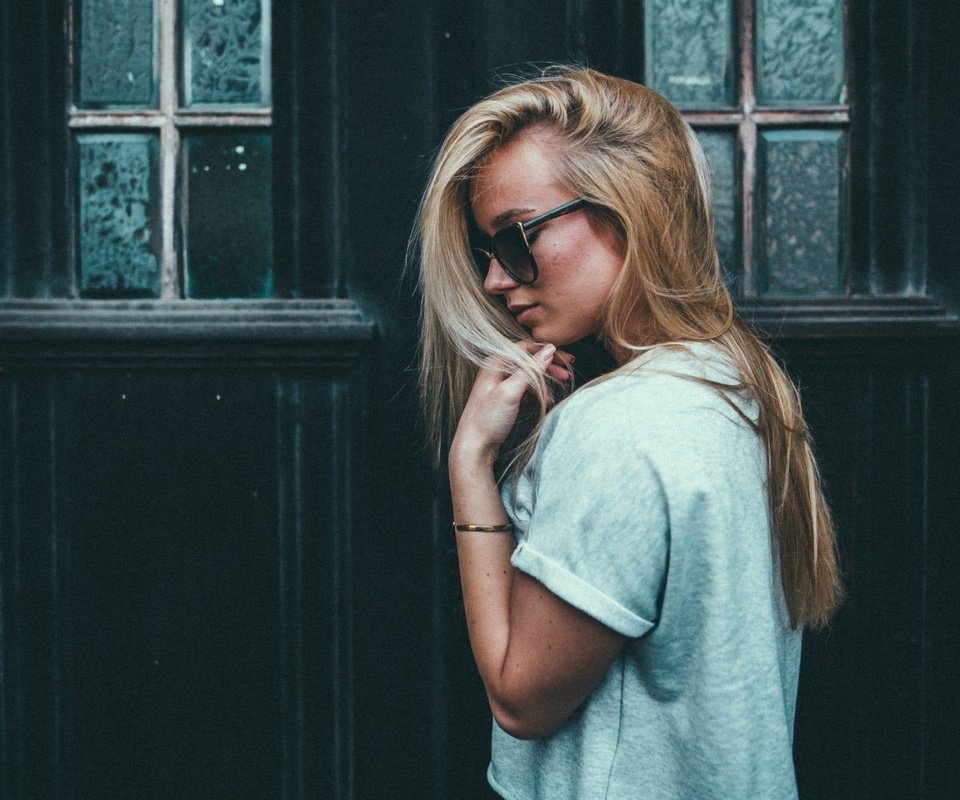 Обои девушка, блондинка, очки, модель, профиль, волосы, лицо, ben parker, girl, blonde, glasses, model, profile, hair, face разрешение 2000x1319 Загрузить