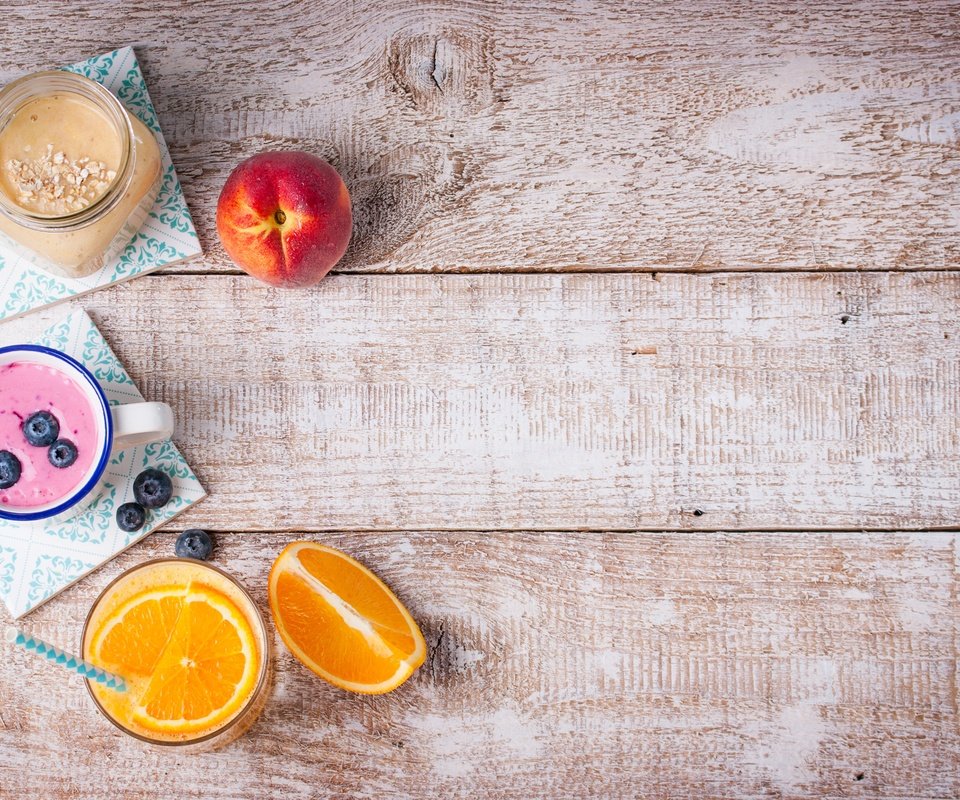 Обои фрукты, черника, завтрак, персик, апельсиновый сок, йогурт, смузи, деревянная поверхность, fruit, blueberries, breakfast, peach, orange juice, yogurt, smoothies, wooden surface разрешение 4003x2669 Загрузить
