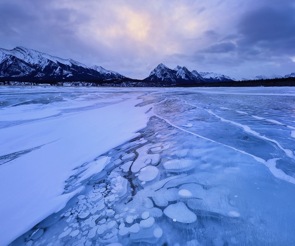 Обои озеро, горы, природа, зима, пейзаж, лёд, lake, mountains, nature, winter, landscape, ice разрешение 1920x1200 Загрузить