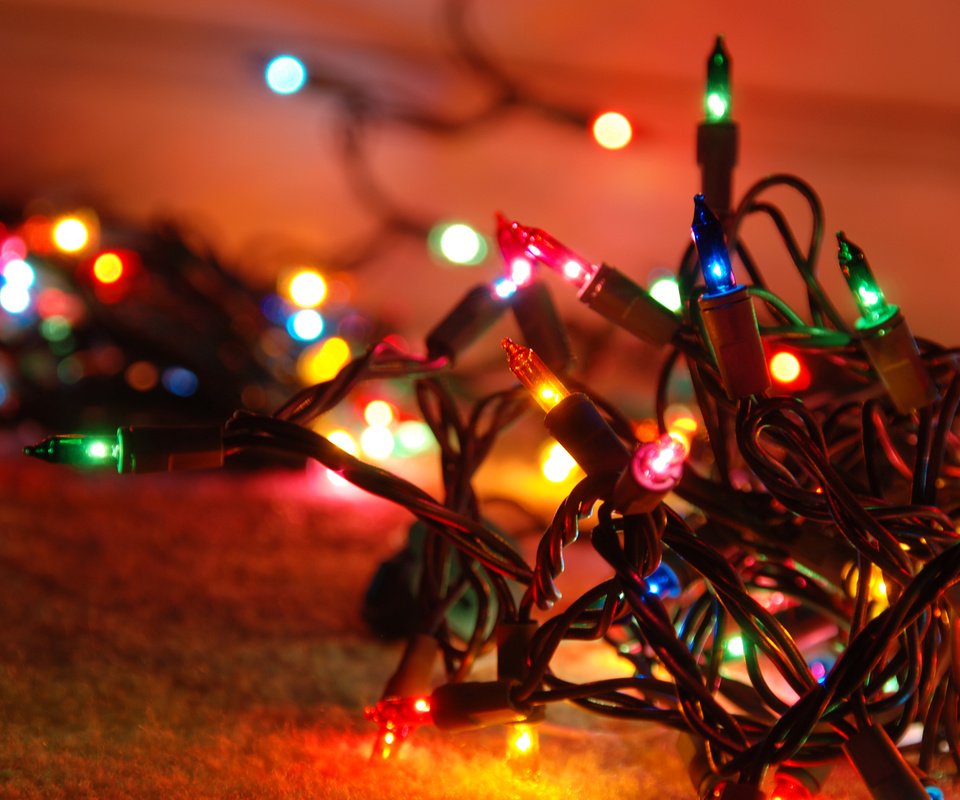 Обои новый год, рождество, огоньки, гирлянда, новогодние огни, new year, christmas, lights, garland разрешение 3840x2400 Загрузить