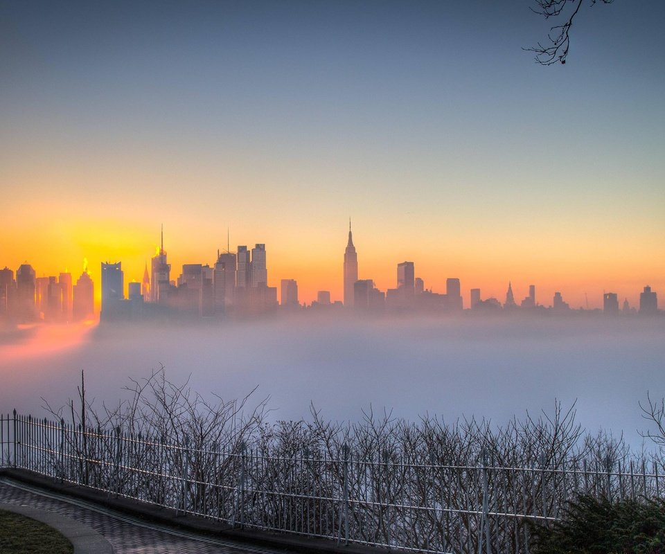 Обои утро, туман, город, сша, манхеттен, morning, fog, the city, usa, manhattan разрешение 3604x2027 Загрузить