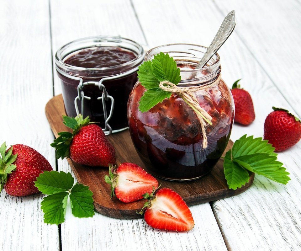 Обои клубника, ягоды, варенье, клубничное, баночки, olena rudo, strawberry, berries, jam, jars разрешение 2560x1818 Загрузить