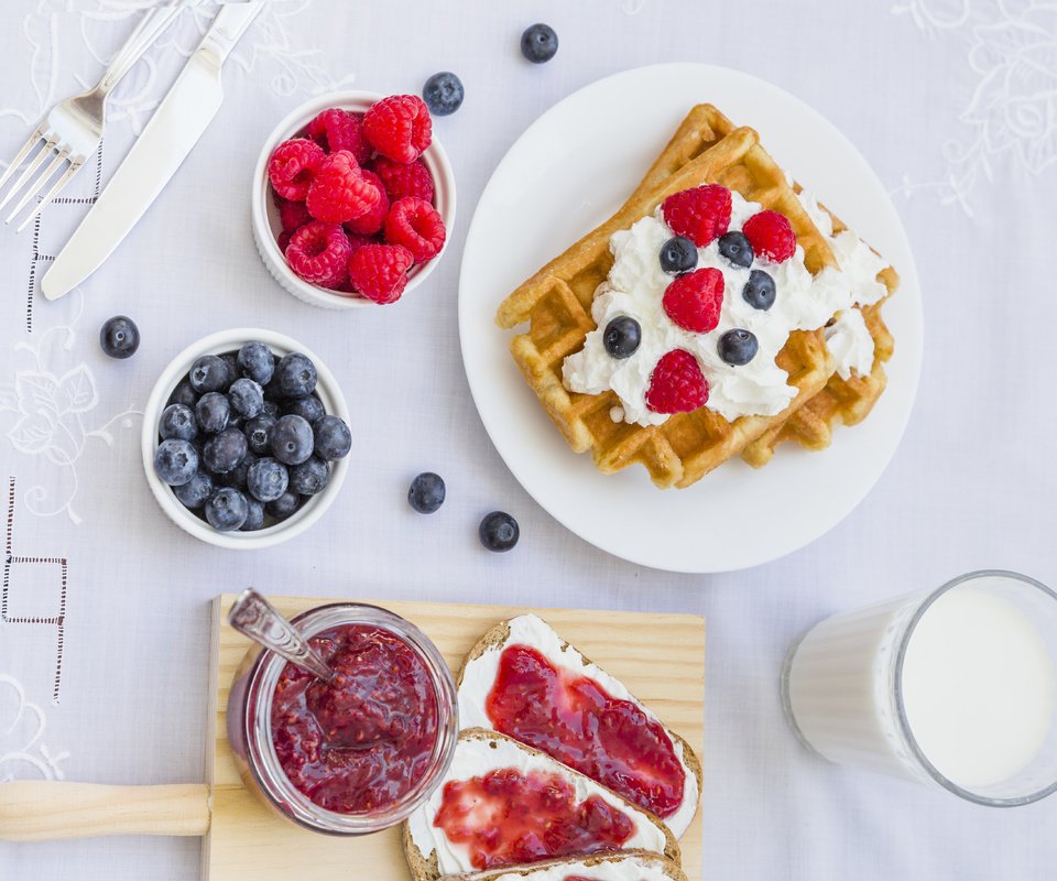 Обои ягоды, завтрак, вафли, berries, breakfast, waffles разрешение 4560x3648 Загрузить