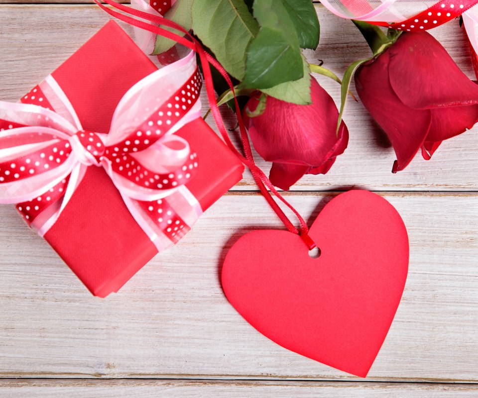 Обои цветы, розы, сердце, подарок, праздник, день святого валентина, день святого валентин, flowers, roses, heart, gift, holiday, valentine's day разрешение 1920x1200 Загрузить