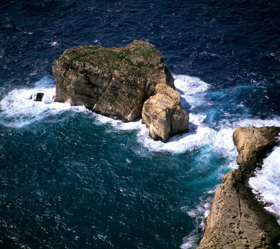 Обои скалы, океан, островок, rocks, the ocean, island разрешение 3000x2400 Загрузить