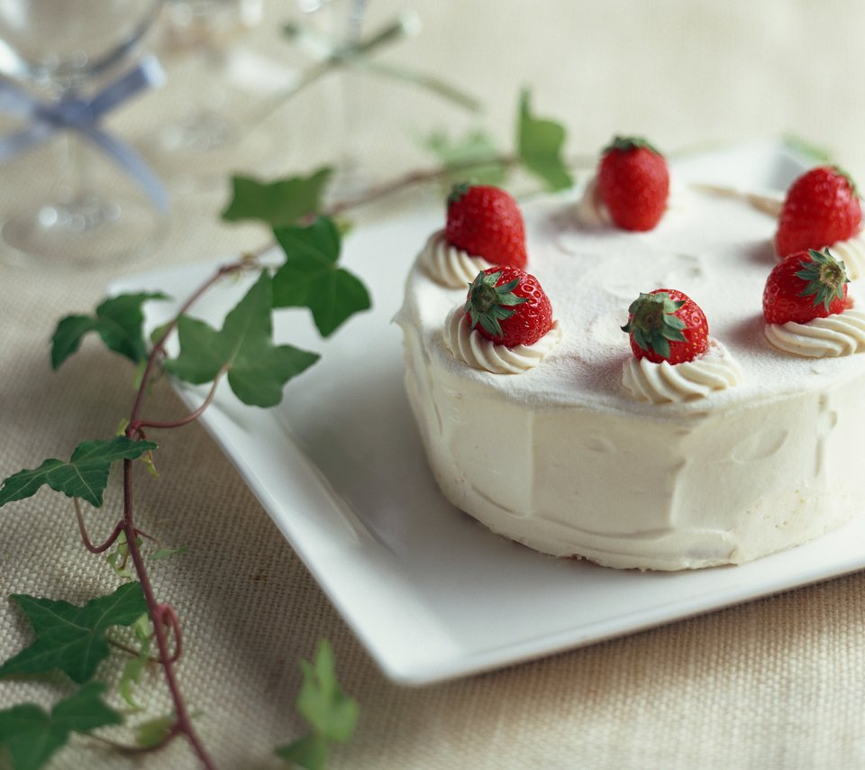 Обои крем для торта, клубника, десерт, пироженное, cream cake, strawberry, dessert, cake разрешение 2950x2094 Загрузить