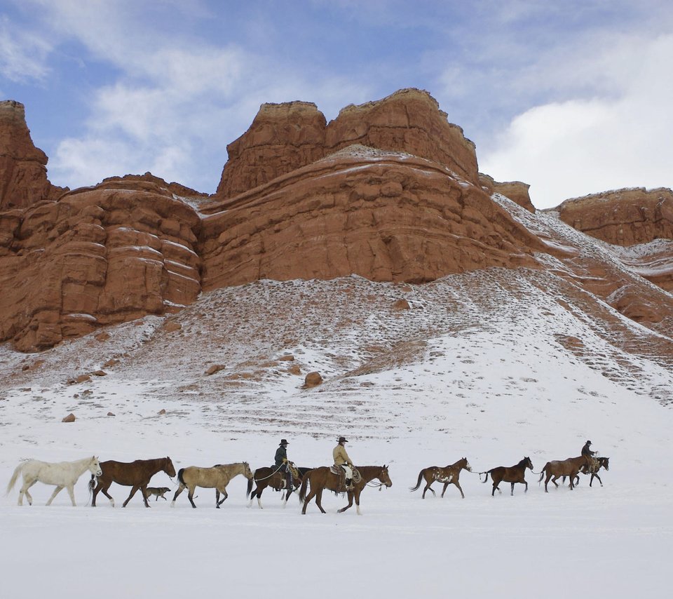 Обои скалы, снег, ковбои, rocks, snow, cowboys разрешение 2000x1333 Загрузить