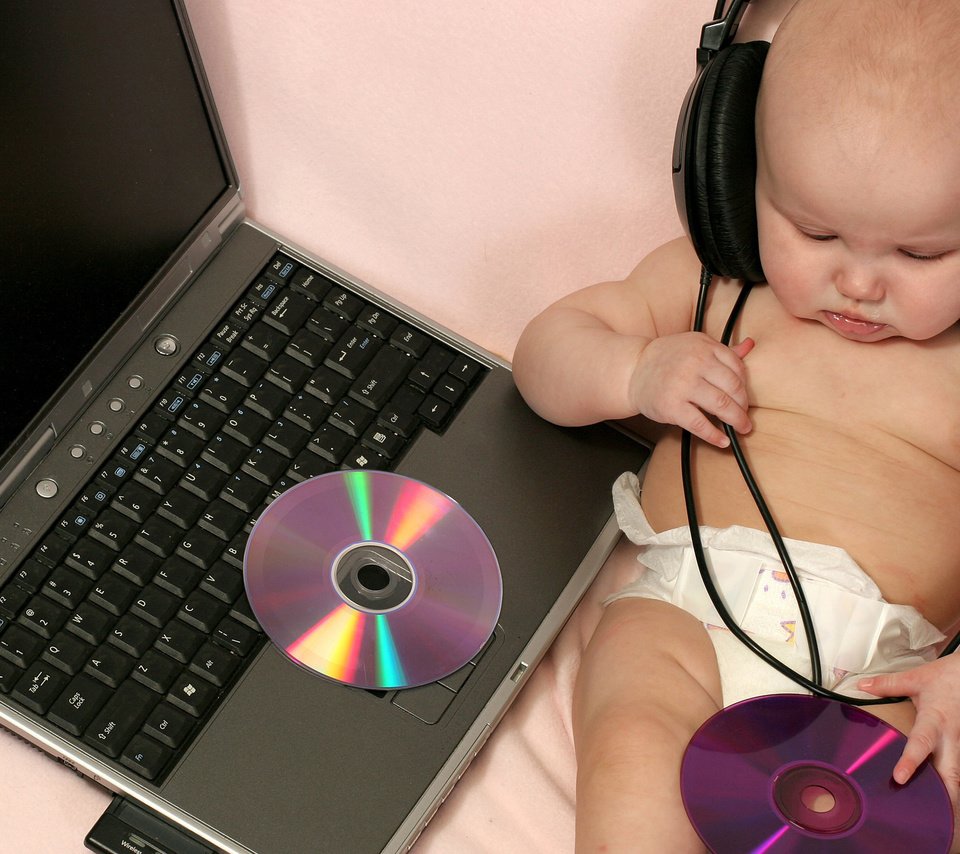 Обои музыка, наушники, ребенок, ноутбук, music, headphones, child, laptop разрешение 2560x1600 Загрузить