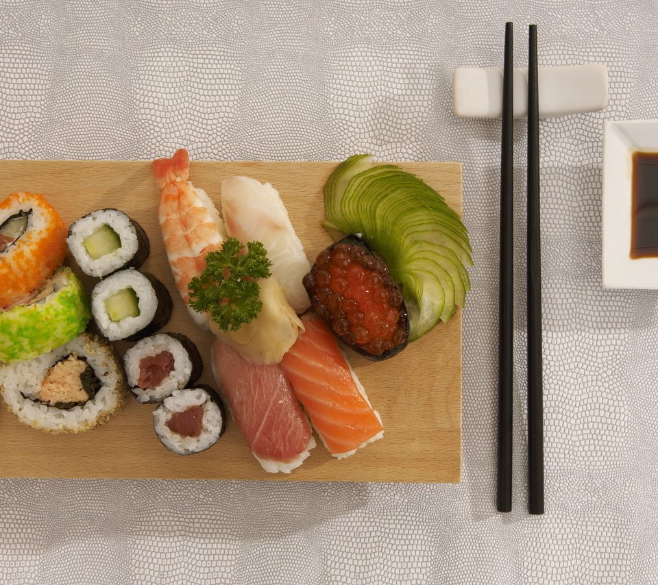 Обои еда, суши, роллы, пища, морепродукты, красная икра, food, sushi, rolls, seafood, red caviar разрешение 1920x1200 Загрузить