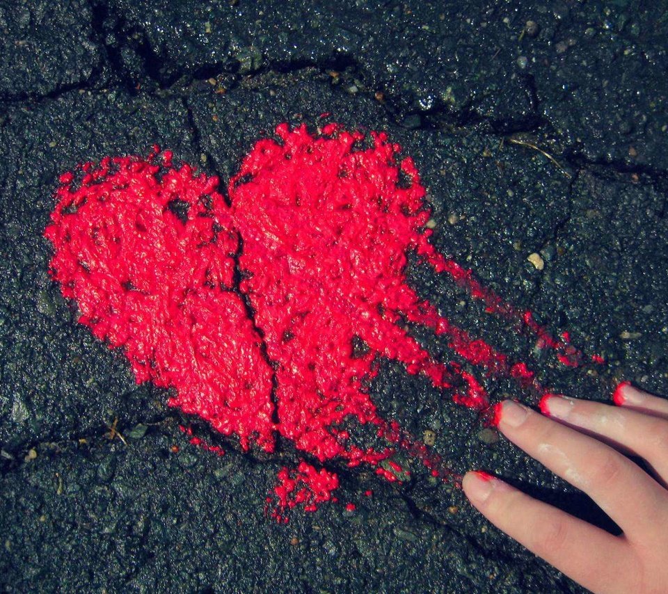 Обои рука, сердечко, краска, сердце, асфальт, hand, heart, paint, asphalt разрешение 1920x1200 Загрузить