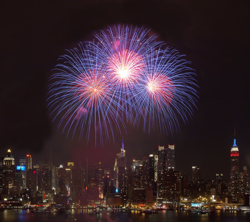 Обои ночь, салют, город, нью-йорк, фейерверк, night, salute, the city, new york, fireworks разрешение 2560x1600 Загрузить
