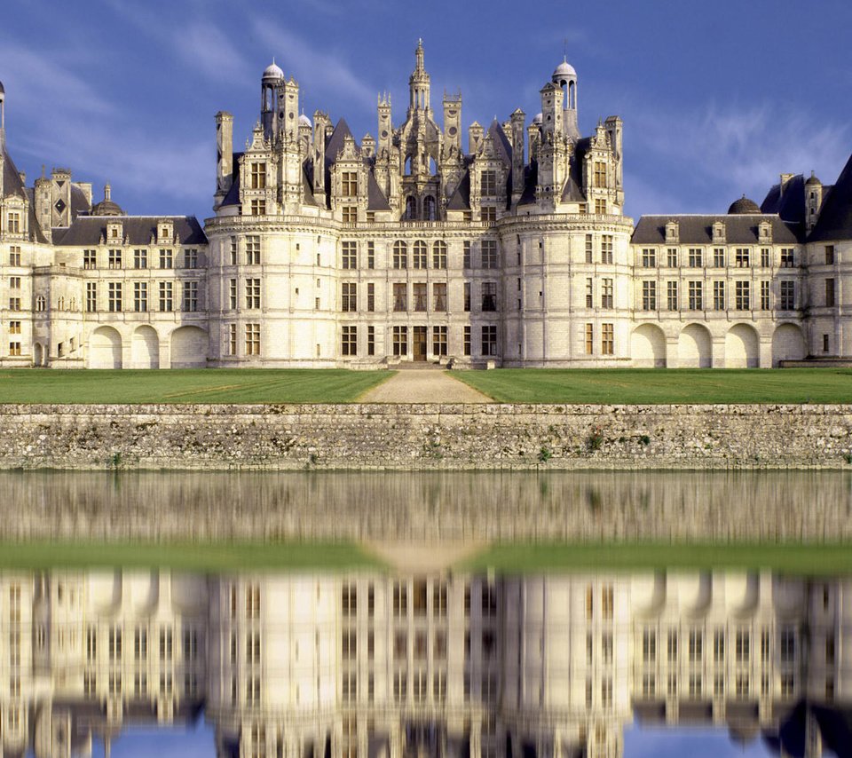 Обои замок, франция, отражение в воде, замок шамбор, castle, france, the reflection in the water, chambord castle разрешение 1920x1200 Загрузить