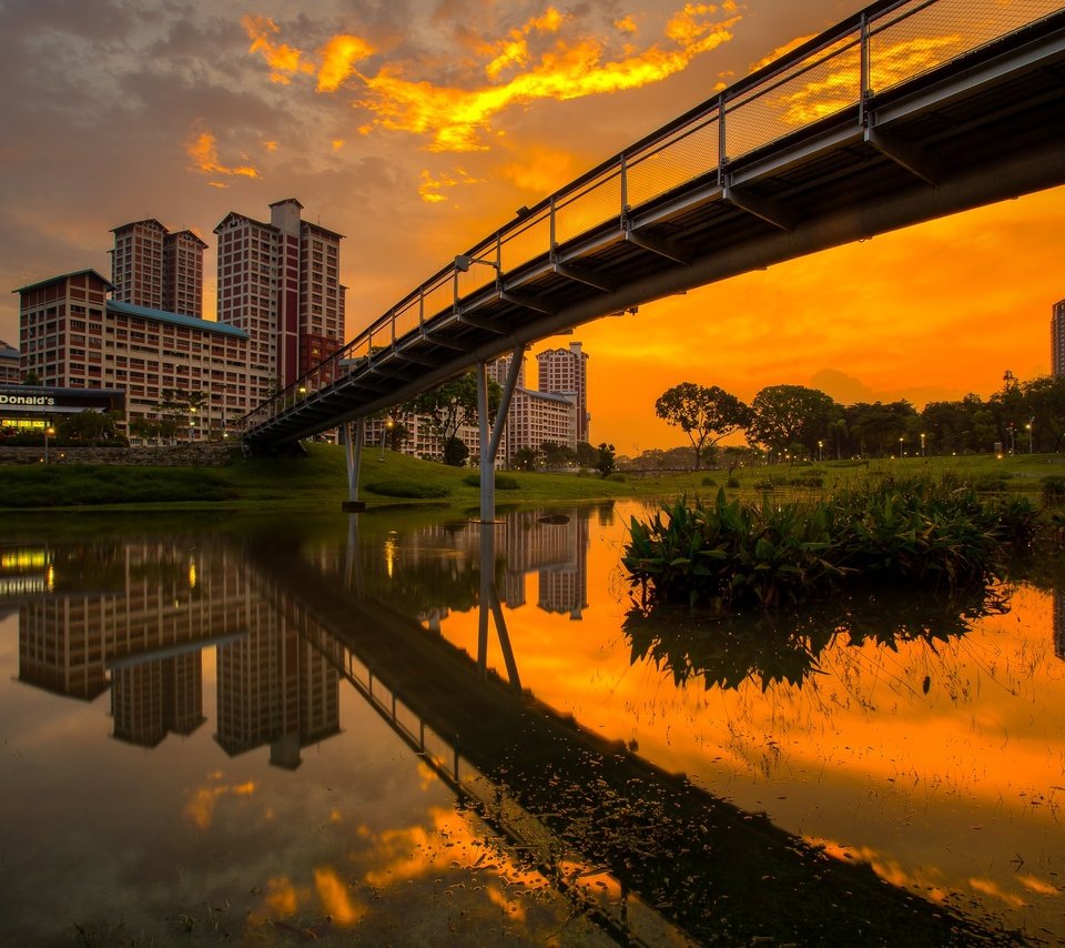 Обои закат, мост, сингапур, бишен парк, sunset, bridge, singapore, bishan park разрешение 2048x1446 Загрузить