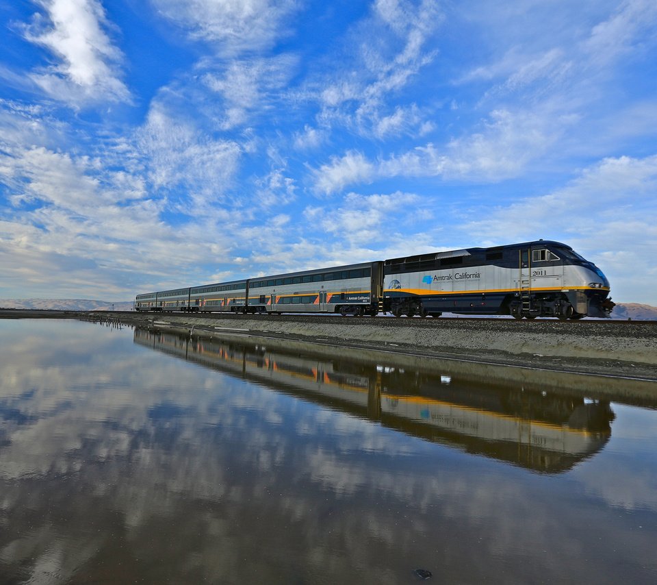 Обои небо, вода, отражения, сша, поезд, калифорния, drawbridge, the sky, water, reflection, usa, train, ca разрешение 1920x1200 Загрузить