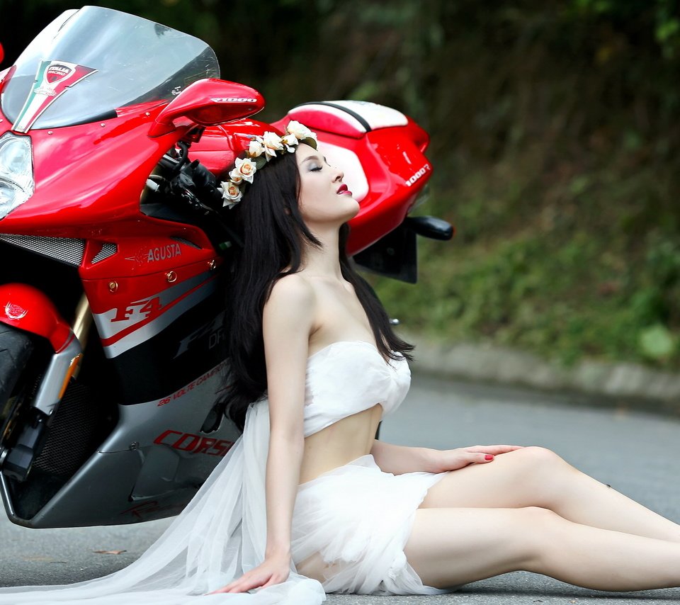 Обои девушка, улица, мотоцикл, girl, street, motorcycle разрешение 2560x1600 Загрузить