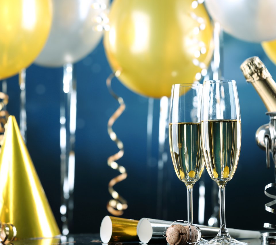 Обои праздник, шампанское, фужеры, holiday, champagne, glasses разрешение 5760x3840 Загрузить
