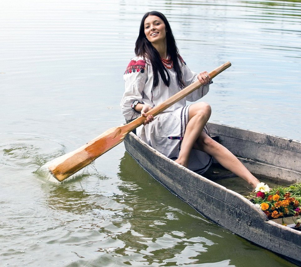 Обои девушка, лодка, весло, girl, boat, paddle разрешение 1920x1080 Загрузить