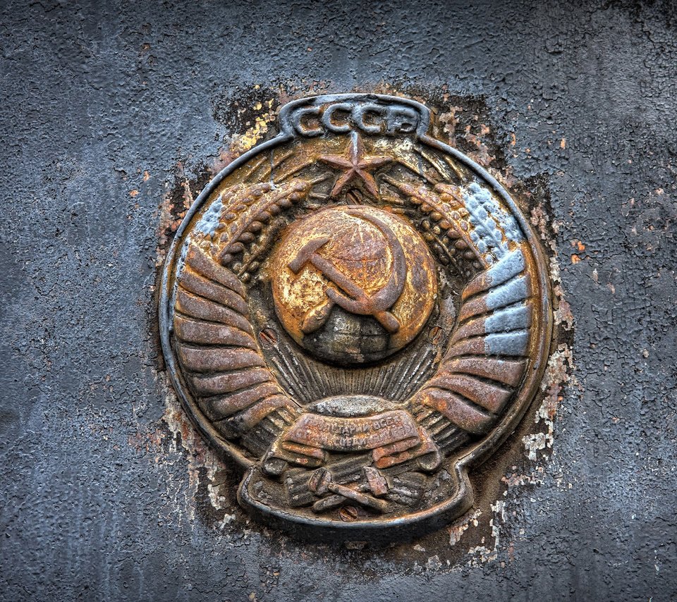 Обои металл, герб, лого, ржавчина, государство, metal, coat of arms, logo, rust, the state разрешение 1920x1200 Загрузить