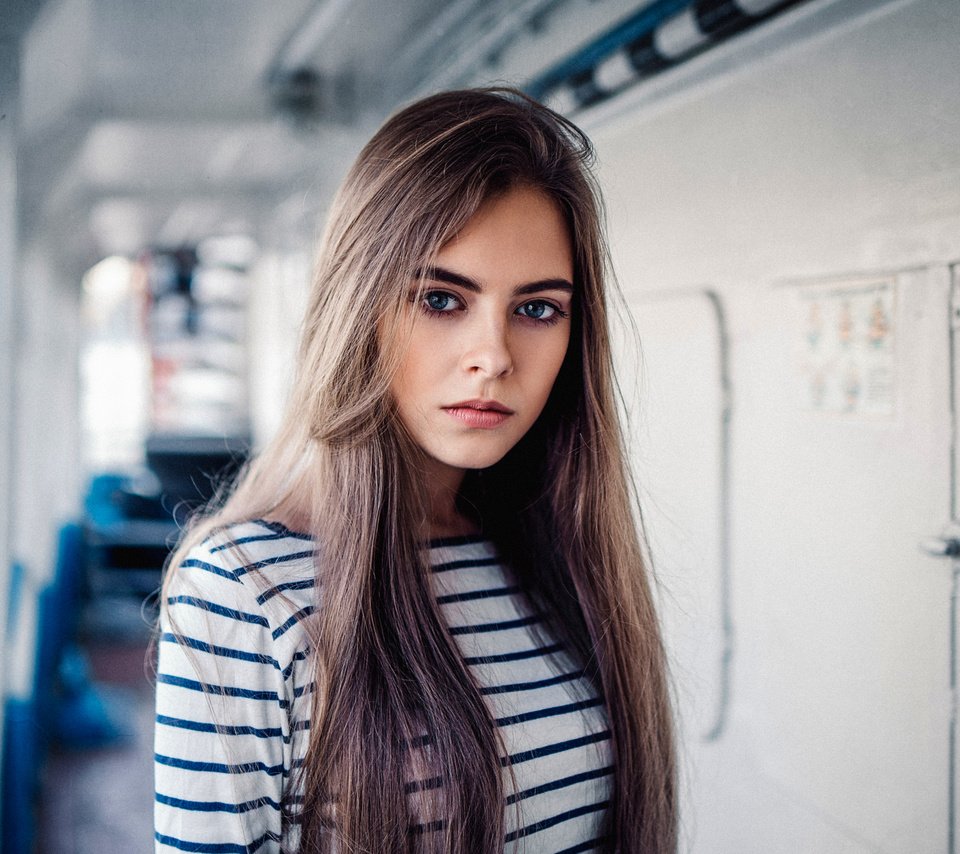 Обои глаза, девушка, настроение, портрет, модель, волосы, eyes, girl, mood, portrait, model, hair разрешение 2048x1367 Загрузить