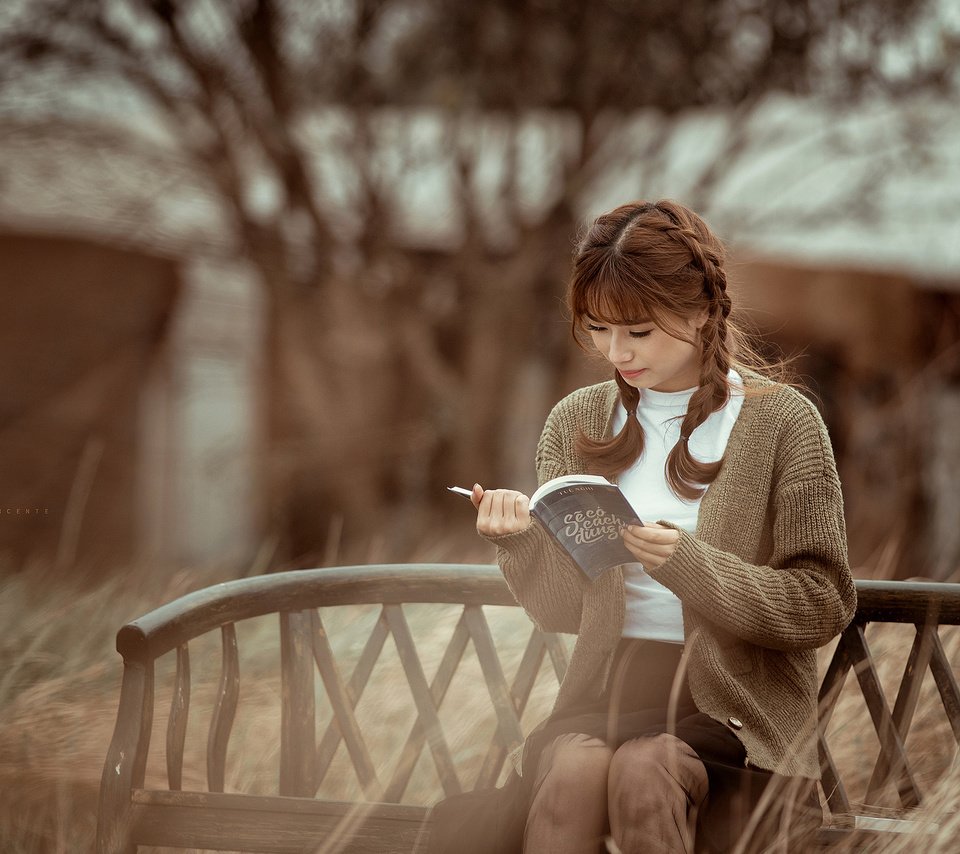 Обои девушка, сидит, книга, азиатка, косички, читает, girl, sitting, book, asian, braids, reads разрешение 2048x1367 Загрузить