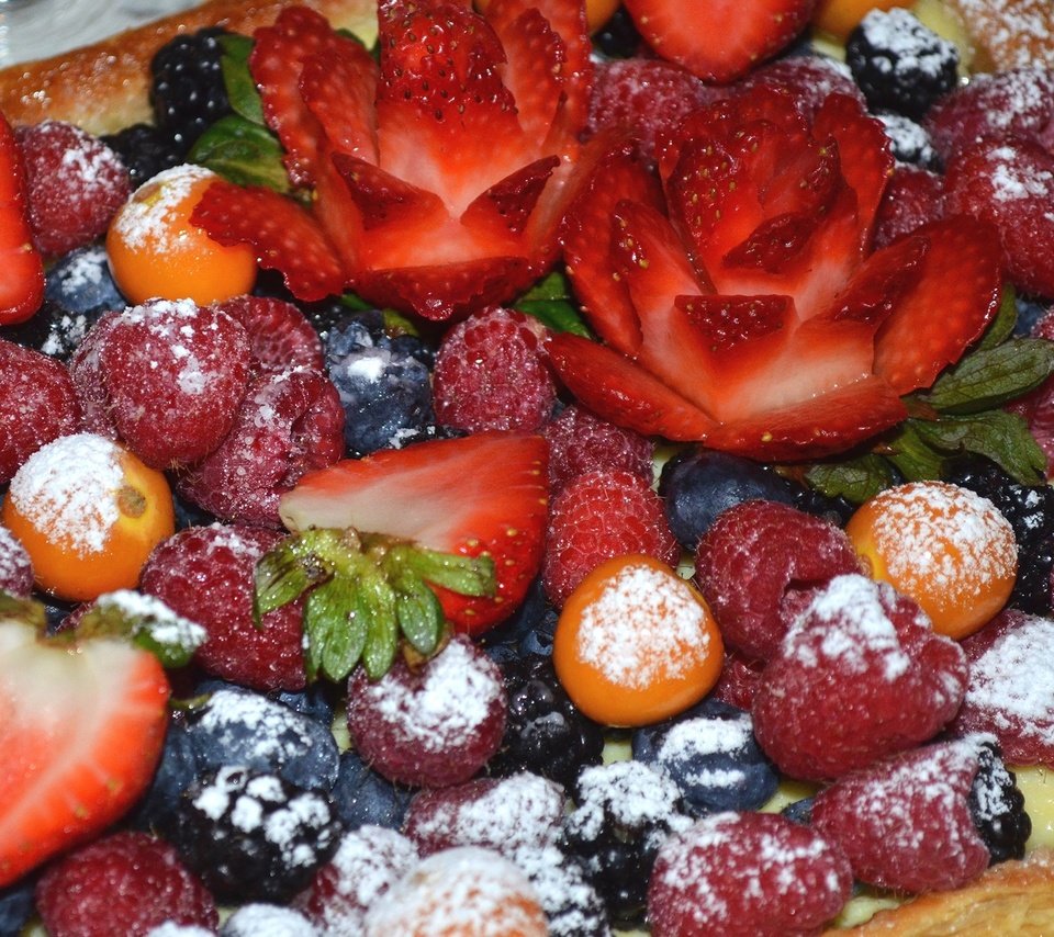 Обои малина, клубника, ягоды, пирог, ежевика, голубика, raspberry, strawberry, berries, pie, blackberry, blueberries разрешение 2100x1376 Загрузить