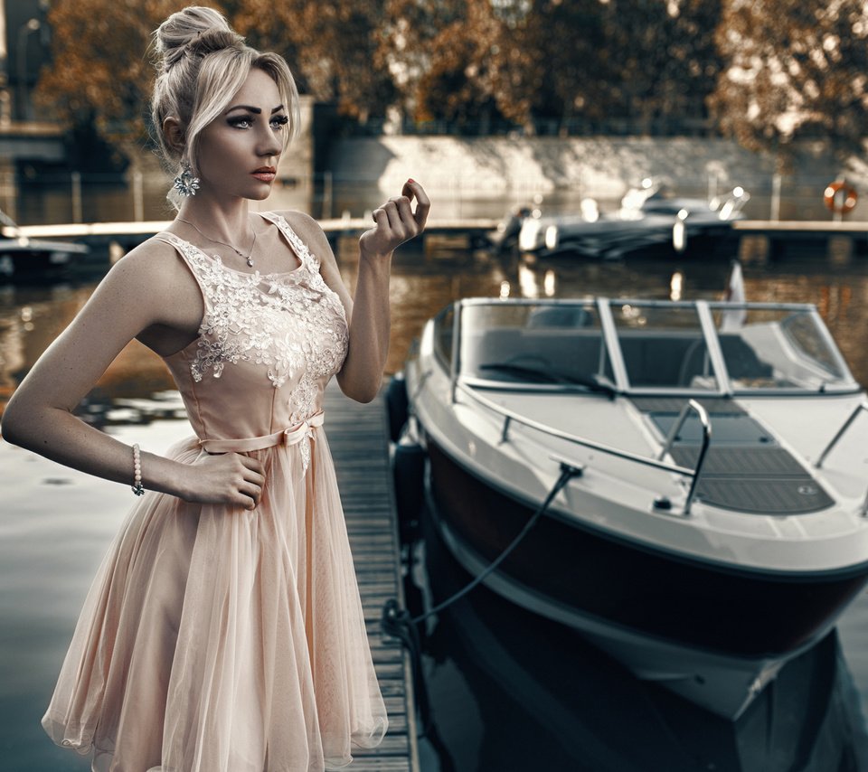 Обои стиль, девушка, платье, модель, катер, style, girl, dress, model, boat разрешение 2048x1152 Загрузить